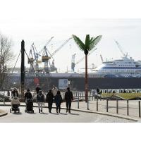 1394_2506 FussgängerInnen beim Antoni-Park. | St. Pauli Hafenstrasse - Bilder aus Hamburg Sankt Pauli.